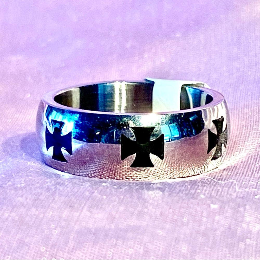 Men’s Black Cross Design on Stainless Steel Ring 10 NWOT